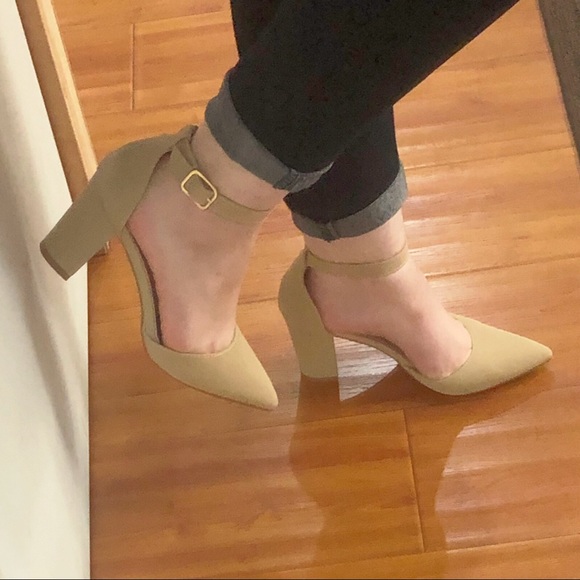 Tan Closed Pointed Toe Heel - Picture 2 of 5